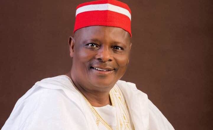 Sanata Rabi’u Musa Kwankwaso ya ce ya yi niyyar ɗaukar sojoji milyan ɗaya da ƴan sanda milyan ɗaya da a ce ya zama shugaban Najeriya a zaɓen 2023