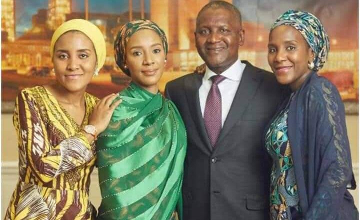 Hamshakin Dan Kasuwa Kuma Shugaban Rukunin Kamfanin Dangote, Alhaji Aliko Dangote Tare Da Ya’yansa Mata