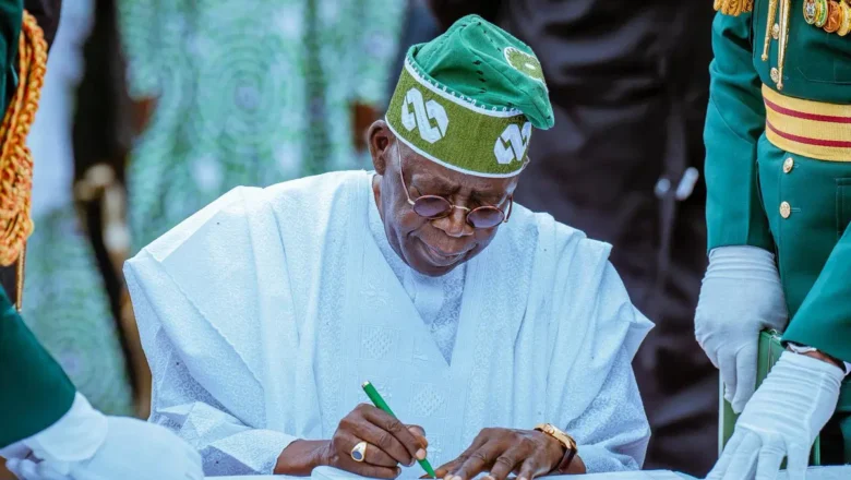 Shugaba Tinubu ya amince a rika baiwa manyan sojojin da suka ajiye aiki Naira Miliyan 34 duk shekara da canja musu motoci duk bayan shekara 4