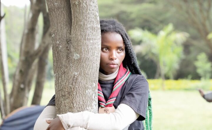 Matashiya ta kafa tarihin kasancewa wadda tafi kow dadewa rungume da bishiya a Duniya