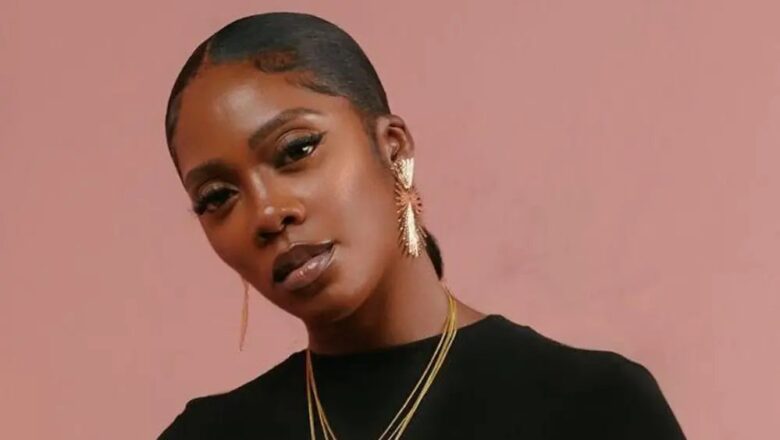 Kalli Bidiyon mawakiyar Najeriya me shigar banza, Tiwa Savage tana waka a Kasar Saudi Arabia
