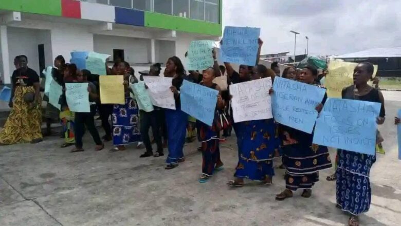 Mata a jihar Bayelsa sun fito zanga-zanga inda suka ce Sanata Natasha Akpoti ta janye ‘sharrin’ da tawa Sanata Godswill Akpabio