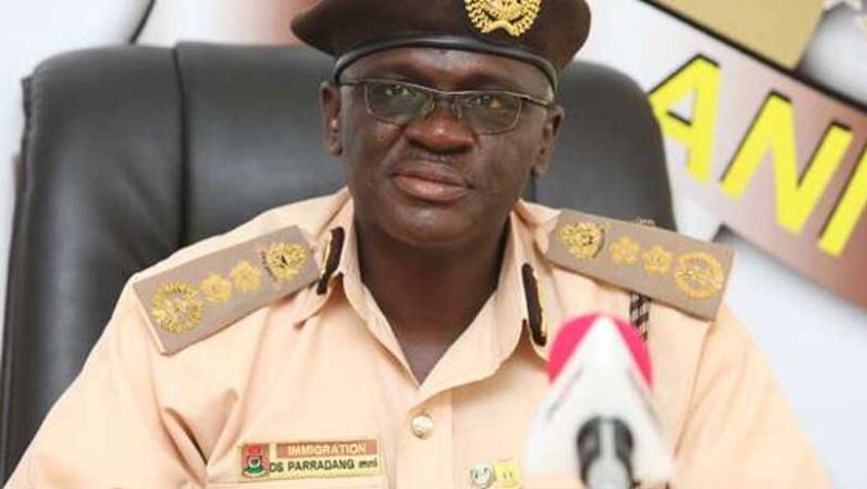 Hukumar ‘yansandan Abuja ta ce tsohon shugaban hukumar Immigration David Shikfu Parradangba garkuwa aka yi dashi ba, ya mutu ne a dakin Otal bayan sun shiga shi da wata mata