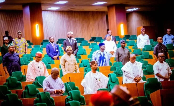 Labari Me Dadi: Majalisar Tarayya tace hukumar sadarwa ta NCC ta gaggauta toshe duk wani shafin dake nuna bidiyo da hotuna na tsìraìcì watau Blù Fìm