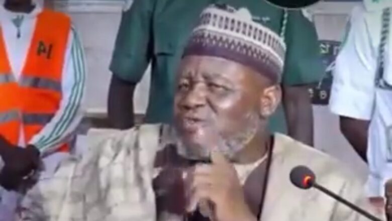 Kalli bidiyo inda Shiekh Adam Muhammad Dokoro yace Idan akwai wanda ya taba yin Zina ya tashi tsaye a wajen wa’azinsa