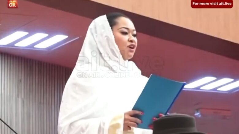 Kalli Bidiyon yanda Sanata Natasha Akpoti ta kunyata kakakin majalisar dattijai Sanata Godswill Akpabio a yayin zaman majalisar a yau, Laraba