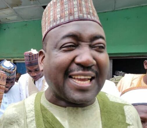 Jam’iyyar APC a jihar Kebbi ta dakatar da Kabir Sani-Giant saboda kai maciji cikin gidan gwamnatin jihar ya tsorata mutane
