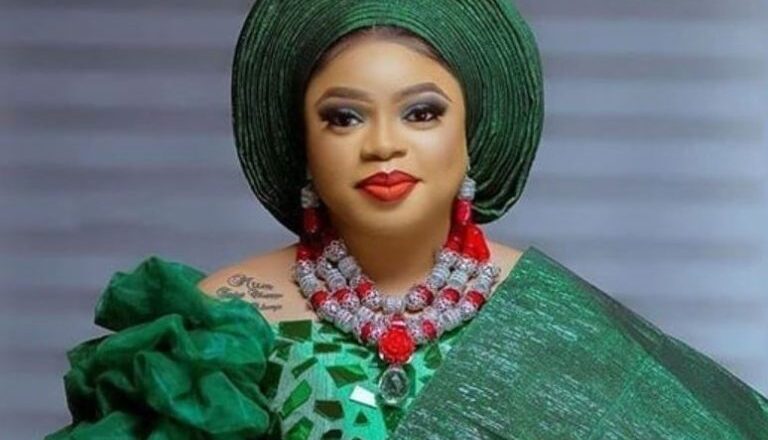 Bobrisky ya shigar da ATM gidan yari ta barauniyar hanya ya cire Naira Miliyan 35 inda ya baiwa ma’aikatan gidan yarin cin hanci suka barshi ya yi ta bushasha