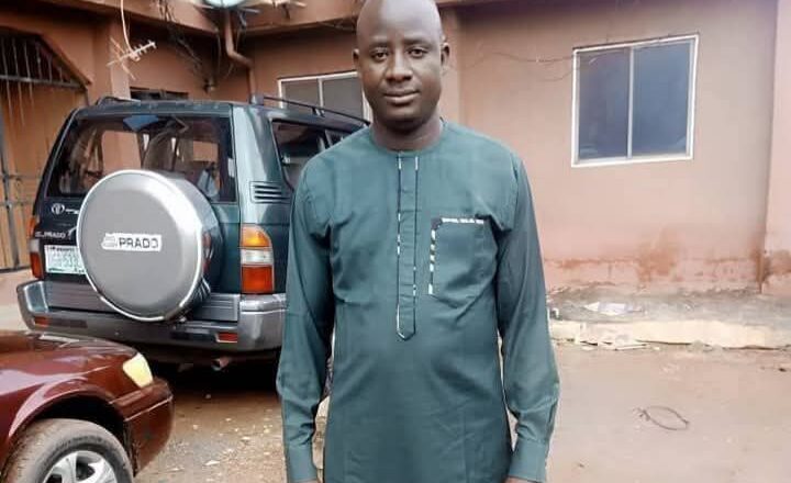 Kalli matashi me digiri na 3 watau Ph. D da ke aikin goge-goge ana biyanshi Albashin Naira Dubu 70