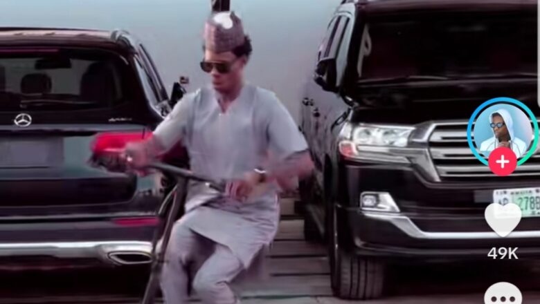 Kalli Bidiyo Yanda Ado Gwanja ya nuna Motocin Alfarma da ya mallaka