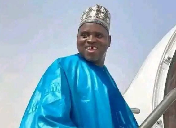 Hotuna: Malam Abdullahi Adamu Kahutu Kenan, Babban Yayan Mawaki Rarara A Hanyar Zuwa Aurensa Rarara A Garin Maiduguri A Jiya