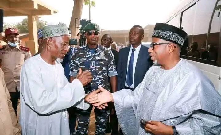 Na Yafe Duk Wata Rashin Fahimta Da Ta Shiga Tsakanina Da Marigayi Sheik Idris Dutsen Tanshi, Inji Gwamna Bala Mohammed yayin da yaje ta’aziyyar malamin