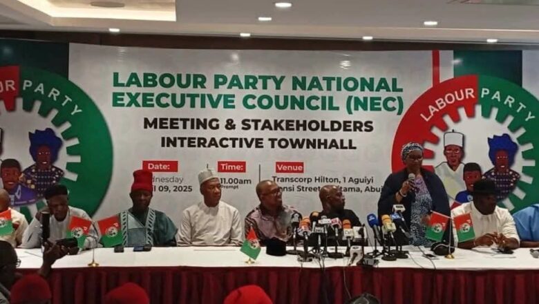 Wanda suke bani kyauta a baya sune yanzu suke rokona in basu kudi saboda matsin tattalin arziki>>Inji Peter Obi