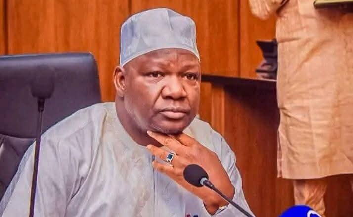 Ana rade-radin gwamnan jihar Naija yayi Murabus