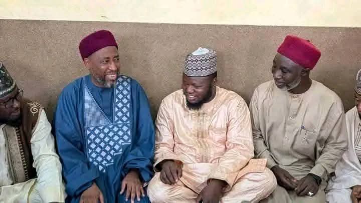 YANZU-YANZU: Fitaccen Malami Farfesa Ibrahim Makari, ya kai ziyarar ta’aziyya ga Sheikh Musa Yusuf Asadus-Sunnah a yau Talata, bisa rasuwar Mahaifiyarsa