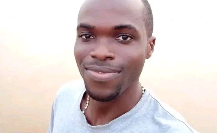 Ji Yadda ma’aikacin banki ya riƙa naɗar bidiyon tsìraìcìn abokan aikinsa mata a Najeriya, ya nadi Bidiyo 400