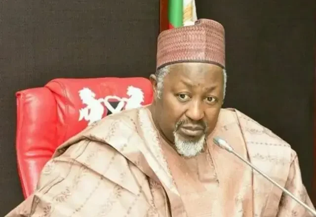 An sami rashin fahimta tsakanin ƴan majalisa da ministan tsaron Najeriya kan tsaro