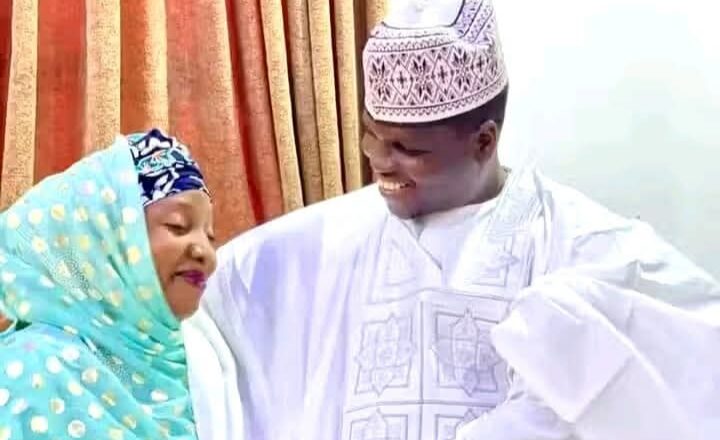 Kalli Bidiyo: Kamar yanda yayi da Amarya, A’isha Humaira, Rarara kuma ya dauki hotuna da Uwargidansa