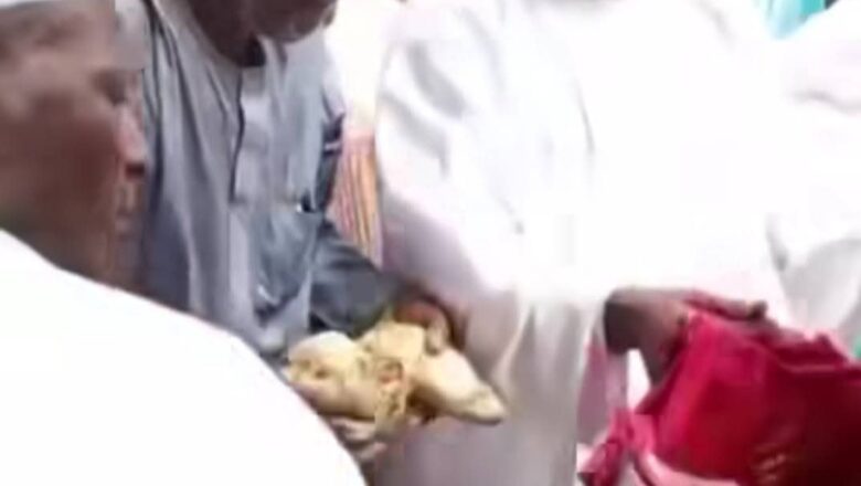 Kalli Hotuna: An Rabawa Wasu Matan Talakawa Tallafin Dankali, Allàh Ka raba mu da taĺauci