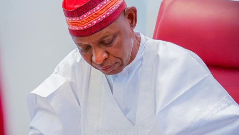 DA ƊUMI-ƊUMI: Gwamna Abba Kabir Yusuf ya bada gurbin talkafin karatu na ƙasashen waje ga ɗalibai 9 da su ka gama da sakamako mafi girma a jami’ar kimiyya da fasaha ta Dangote da ke Wudil