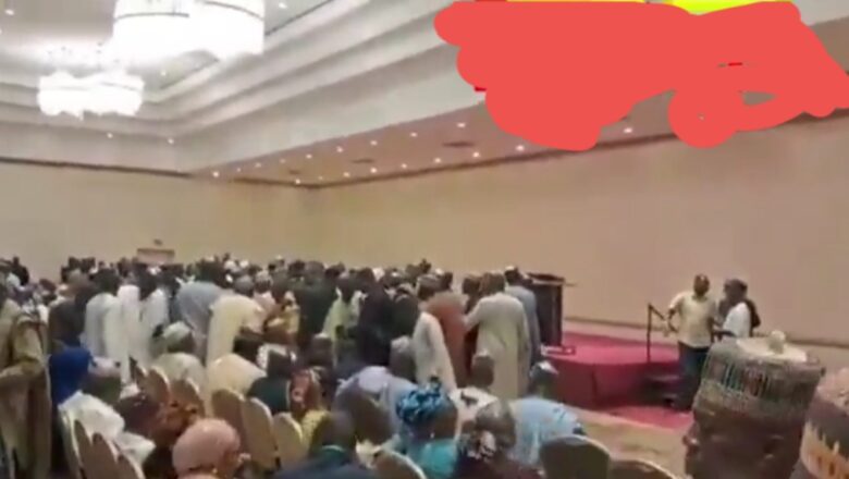 Kalli Bidiyo: TURKASHI An Baiwa Hammàtà Iska A Dakin Taron Hadakar Jam’iyyun Adawa Da Su Atiku Da Peter Obi Suke Gudanarwa