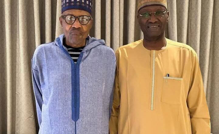 Tsohon Shugaban Kasa, Muhammadu Buhari Ya Karɓi Bakuncin Tsohon Sakataren Gwamnatin Tarayya, Boss Gida Mustapha A Masaukinsa Dake Birnin London, Yau Juma’a