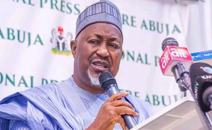 “Babu ƙanshin gaskiya a cewar da ake yi ƴan ta’adda na da makaman da su ka fi na jami’an tsaron Nijeriya” Inji Ministan Tsaron Nijeriya Muhammad Badaru Abubakar.