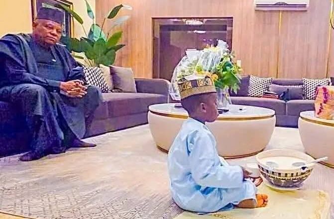 Daga karshe Malam dogo dai ya hadu mataimakin shugaban kasa a fadar gwamnati, kuma ya cika burinshi na shan fura da sugar har ma ya samu karin coke da kuma jarin sana’a na Naira Miliyan biyu