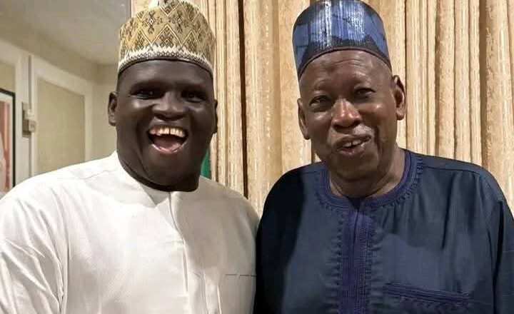 Shugaban Jam’iyyar APC Na Kasa, Dakta Abdullahi Umar Ganduje Ya Karɓi Bakuncin Shahararren Mawaƙin Siyasa, Dauda Kahutu Rarara A Gidansa Dake Abuja Da Yammacin Jiya Lahadi