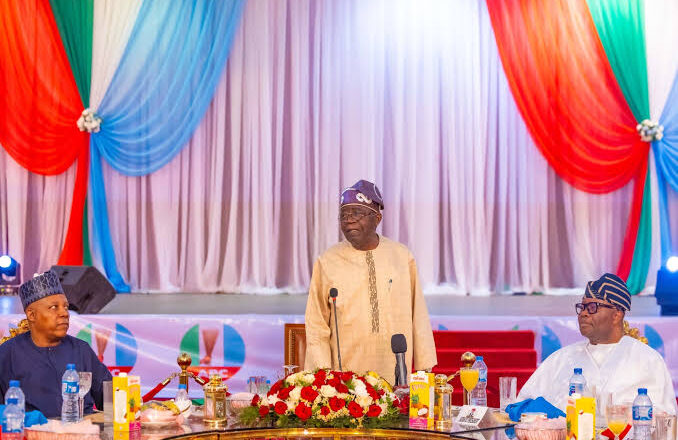 Duk da doka ta bukaci hakan, Ma’aikatan Gwamnatin ciki hadda shugaban kasa, Tinubu, Kashim, da Akpabio sun ki bayyana kadarorin da suka mallaka, kuma an kasa hukuntasu