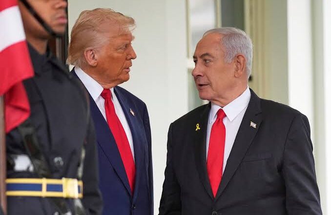 Dangantaka ta yi tsami sosai tsakanin shugaban Amurka Donald Trump da na Israela, Benjamin Netanyahu, shi kuma Trump baya son raini dan haka yace zai amince da kasar Falasdinawa ya ga tsiya