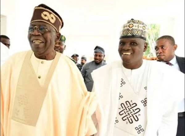 Kalli Bidiyo: “Shugaban kasa na tashi tsaye ya gaida Kolo”, Inji Wani bayan da shugaba Tinubu ya tashi ya gaishe da Rarara