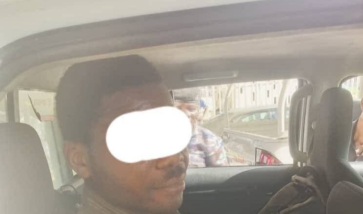 An kama wannan mutumin ya saci kwalayen sigari guda 9 daga wani Super Market wanda darajarsu ta kai Naira Dubu 90