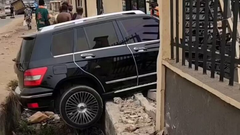 Kalli Bidiyo: Ya yi hàdàrì da motarsa jim kadan bayan da ya sayota daga wajan sayar da mota