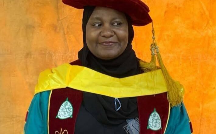 An Samu Mace Ta Farko Da Ta Kai Matakin Farfesa A Bangaren Haɗa Magunguna A Arewacin Nijeriya