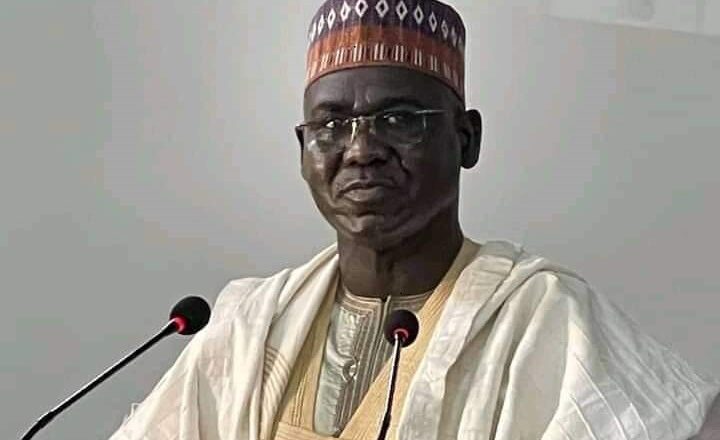 Tsohon Shugaban Sojoji, Janar Buratai yayi magana game da rahoton kai masa hàrì