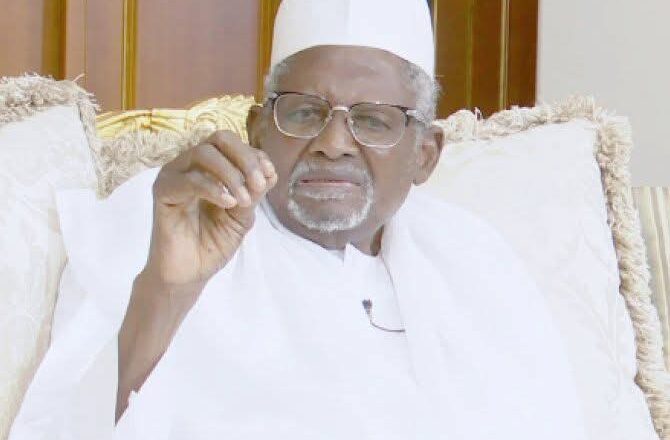 Kalli Bidiyon:Sheikh Lawan Triumph yayi Allah ya isa ga abinda tawagar Sarki Sanusi II suka yi a kofar gidan Aminu Dogo Dantata