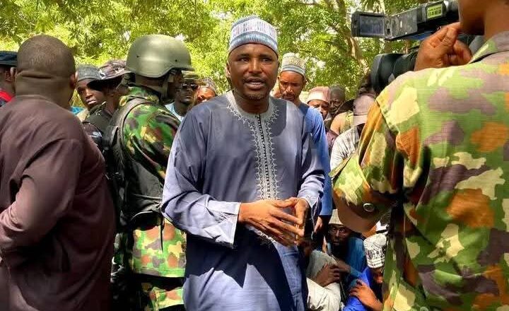 DA DUMIDUMINSA: Kasurgumin Ɗan Bindiga, Ado Alieru Ya Halarci Zaman Sasanci A Dajin Karamar Hukumar Danmusa A Jihar Katsina