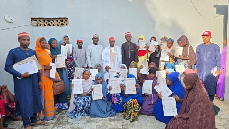 Kano: Shugaban ƙaramar hukumar Wudil ya ɗauki nauyin ɗalibai mata 33 su karanci ilimin ungozoma