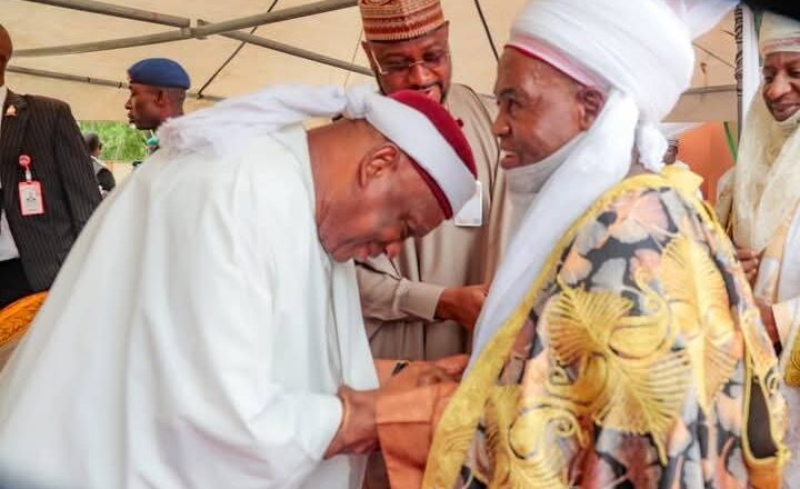 Mai Martaba Sarkin Gusau A Jihar Zamfara, Alhaji Ibrahim Bello Ya Naɗa Tsohon Gwamnan Jihar Abia Sanata Orji Uzor Kalu, Sarautar Jarumin Gusau, Yau Litinin