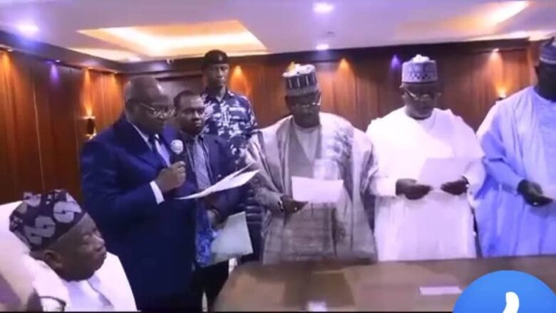 Yadda Aka Rantsar Da Sabon Shugaban Jam’iyyar APC A Gaban Ganduje