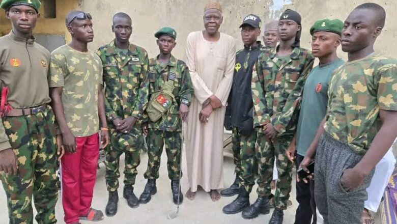 Matasan Da Dan Balki Kwamanda Ya Samawa Aikin Soja Sun Ziyarce Shi