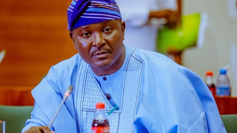 Hanya mafi sauki da zaka lalata rayuwarka itace ka shiya siyasa>>Inji Dan majalisar tarayya Akin Alabi