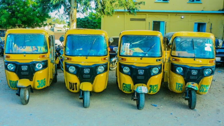 ‘Yansanda a jihar Kano sun kama barayin a daidaita sahu su 4, an kwato keke Napep din sata 6 a hannunsu