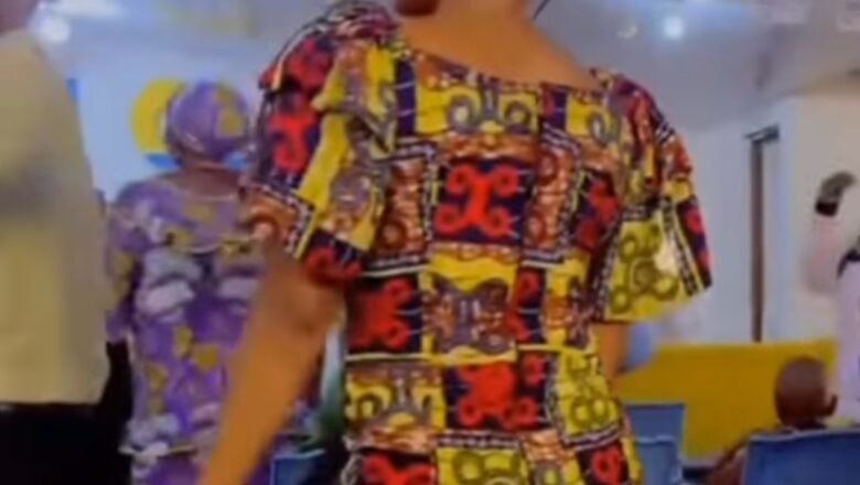 Kalli Bidiyon rawar fitsara da wata ke yi a coci da Koristoci da yawa suka ce shedaniyace ba koyar war Yesu bace hakan