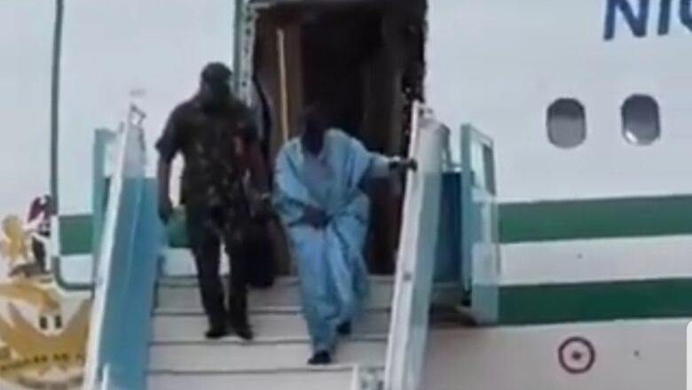 Kalli Bidiyon da aka ji wasu Kanawa na maganganun da basu dace ba akan shugaba Tinubu yayi da yake saukowa daga jirgi