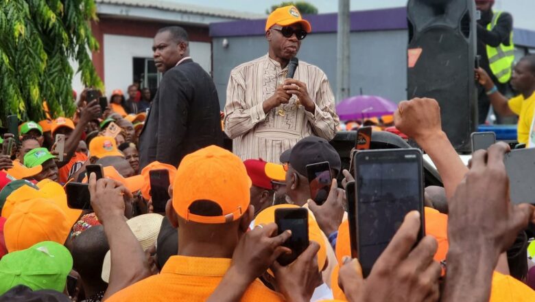 Kalli Bidiyo Da Duminsa: Dandanzon jama’ar da Rotimi Amaechi ya tara a jihar Rivers yayin da ya kai ziyara ofishin jam’iyyar ADC na jihar