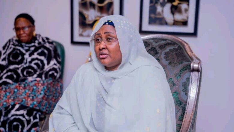 Kalli Bidiyo:Malamai na Allah wadai da abinda wasu bata gari sukawa A’isha Buhari bayan Rashin Mijinta, Shugaba Muhammadu Buhari