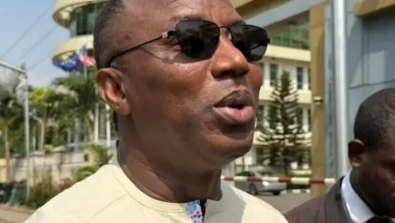 Rashin Adalci Ne A Bawa Ƴan Kwallo Milyan 150, Da Gidaje Kowannen Su Cikin Wata Ɗaya, Amma Ɗan Sanda Ya Shekara 35 A Ba Shi Milyan Biyu, Inji Sowore