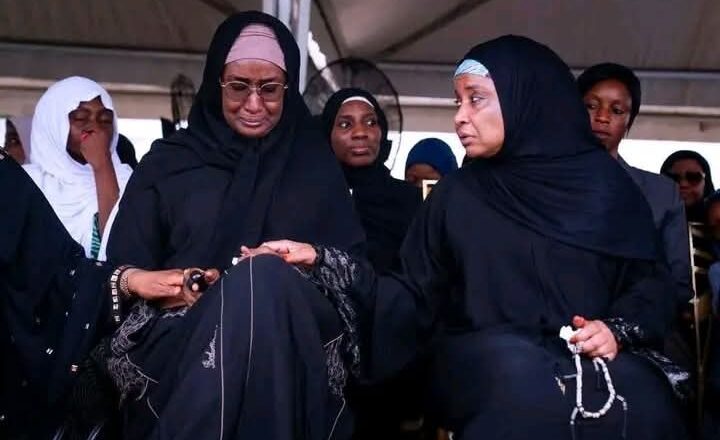ALLAH SARKI: Tsohuwar Ministar Jinkai, Sadiya Umar Farouq, Ta Fashe da Kuka Yayin Taron Addu’a na Musamman Ga Marigayi Tsohon Shugaban Ƙasa Muhammadu Buhari